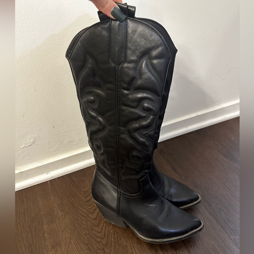Black cowboy boots with block heel
